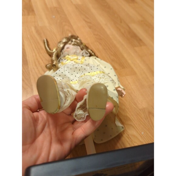 Heritage Mint Porcelain Doll 16” Amanda Yellow Dress Blonde Curly Hair Vintage - Picture 12 of 12